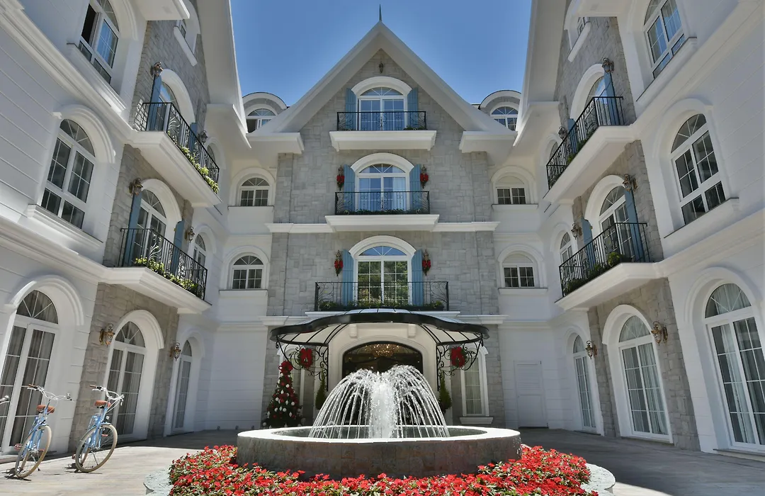 Hotel Colline De France-1